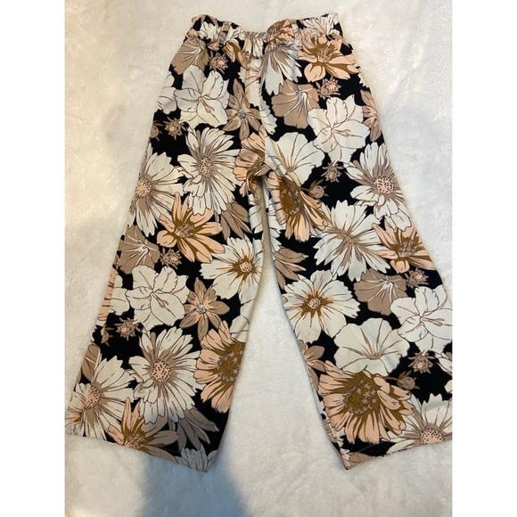 Floral Wide-Leg Pants - Picture 2 of 5